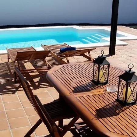 Villa In Playa Blanca Sleeps 4 Includes Air Con And Wifi 3 Playa Blanca (Lanzarote)